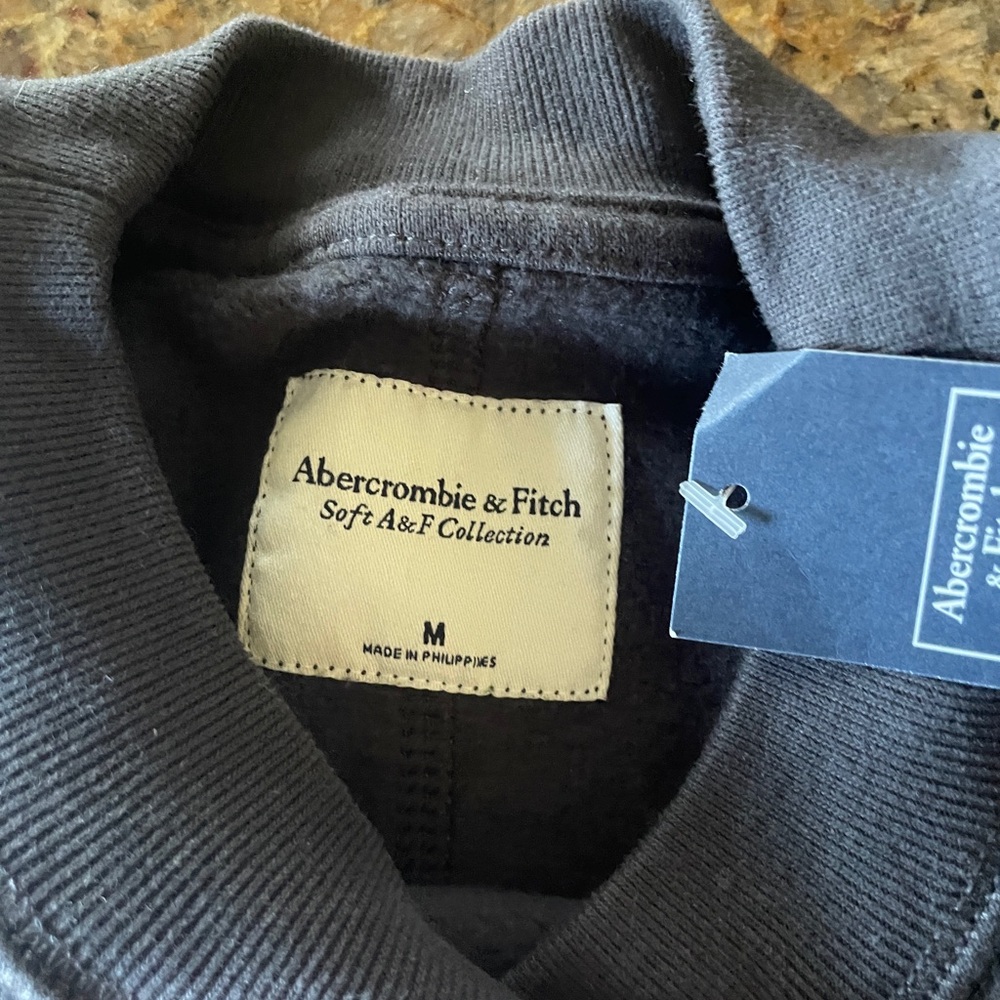 Abercrombie & Fitch men’s size medium gray sweatshirt